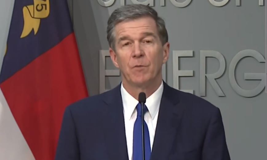 TheDavenReport's tweet photo. JUST IN: A violation of the NC 'Stay at Home' order is a Class 2 Misdemeanor.

"I know this order may lead to even more hardship and heartache... It is truly a matter of life and death" - Cooper

MORE » https://t.co/r5DZ7by8zR #ncnews #ncpol #Covid19NC https://t.co/5ZqwDtg5kL