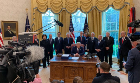White House photo of Trump in the signing ceremony right now. 

Trump and his Cabinet members &amp; GOP leaders in Congress are all crowded into a tiny space behind his desk. #coronavirus