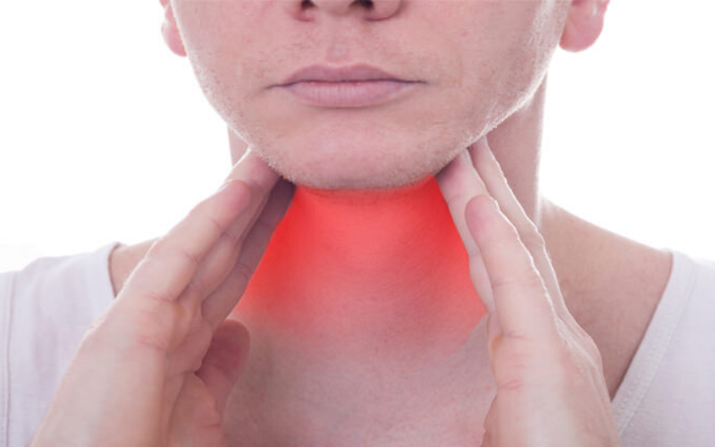 Шея со спины. Чувство жжения в шее. Чувство жжения в шее. Жжение в груди при гэрб. Боль в спине.