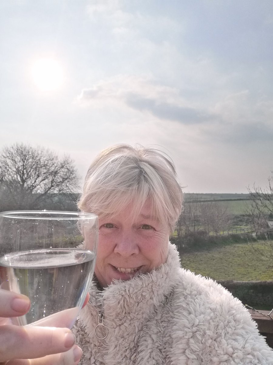 everett3_sharon's tweet photo. 2 hr pathophysiology exam done. Now my time. Happy evening to my husband. Now its our time xxx https://t.co/k2lmcnNTs0