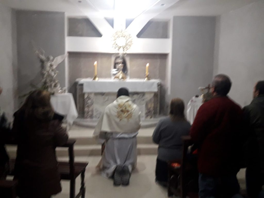 PadreReneCari's tweet photo. Hoy a las 18 hs transmitimos y rezamos el Via Crucis - https://t.co/UaxkVhn9Rr https://t.co/QClL97FYiE