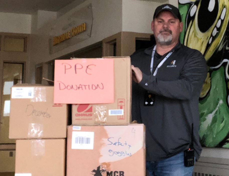 HinsdaleSouthHS's tweet image. Our science dept. is doing our part donating PPE (glove and goggles) to hospitals &amp;amp; first responders. Security Officer Mr. Canik dropped our supplies off at the clinic today. Thank you to Mr. Canik, our Board of Education, Dr. Gaubatz, &amp;amp; Mr. Gotlund for supporting. #SouthPride