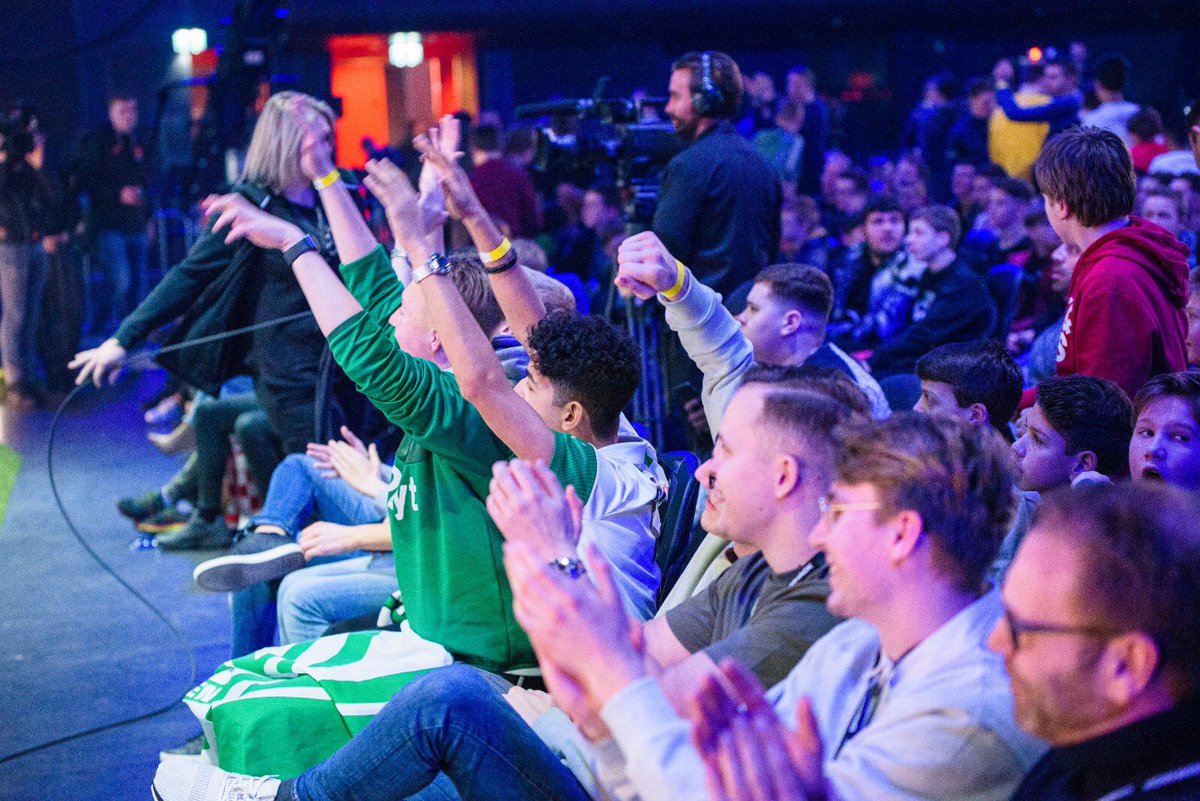 FCG_eSports's tweet photo. 🎮Nick wint met 3️⃣-2️⃣ van Renzo (Vitesse)
⚽️⚽️2x Giovanni Zwikstra
⚽️1x Romano Postema
#wemarchon #ESFCG @QuaranTeam2020 https://t.co/3LrdhYXT8b