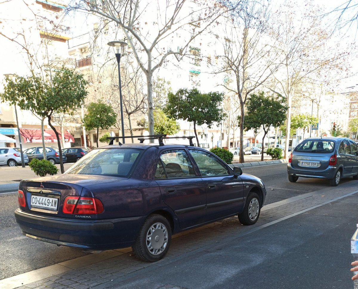 cochesdecalle's tweet photo. Mitsubishi Carisma https://t.co/szHHlAOWoM