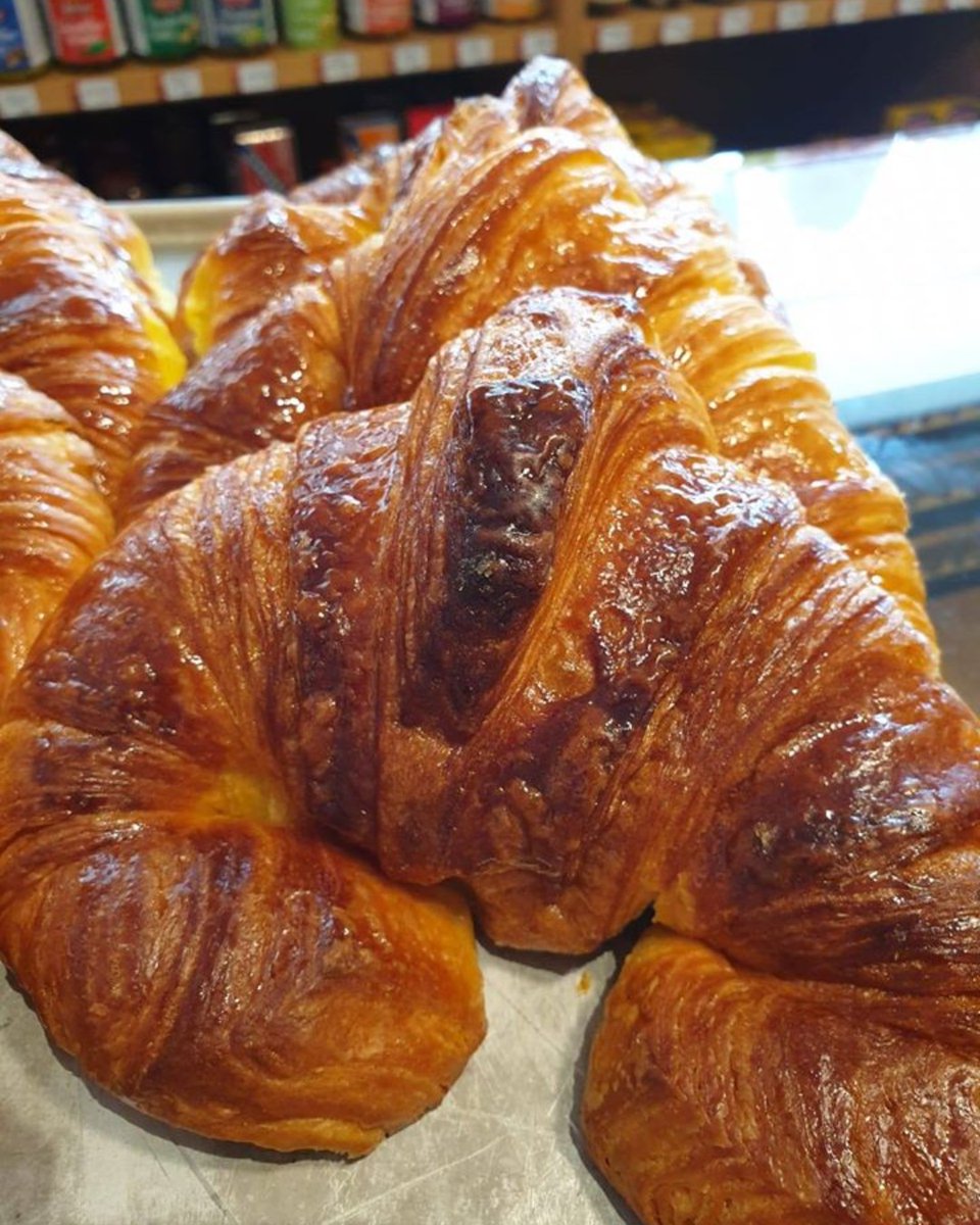 TiendasUniko's tweet photo. Mañana, en exclusiva tendremos en Úniko Delicatessen los mejores croissants de Cantabria, ¡Los de la Confiteria Romanos! Empieza el  día con un envidiable desayuno y haz mas ameno el confinamiento con la mejor repostería #yomequedoencasa #cantabria #torrelavega #dulces https://t.co/8rbfiqSDEm