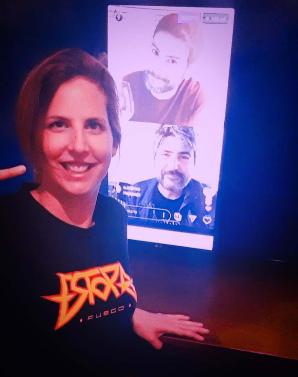 daunpasoconmigo's tweet photo. @estopaoficial Gracias por acompañarnos en el confinamiento 💪🔥👏❤🤟
Saludos desde Palma de Mallorca!!! https://t.co/x4AcfZJxX4