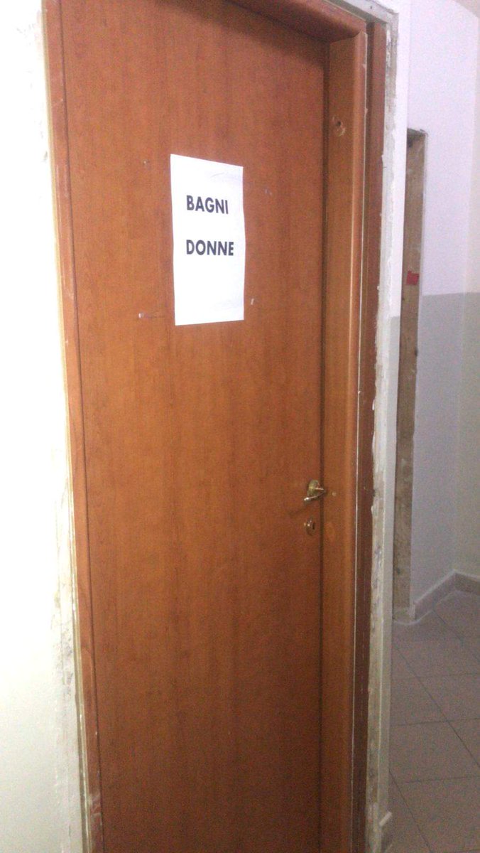 CoesioneN's tweet photo. #raccontareCOVID19 #dormitoriocomunale 
Al dormitorio torna a funzionare l'ascensore, sono stati consegnati i nuovi bagni, ci si prepara, nel rispetto delle distanze di sicurezza, ad ampliare la fascia oraria di accoglienza per circa 50 ospiti. https://t.co/uVSWszjb9g