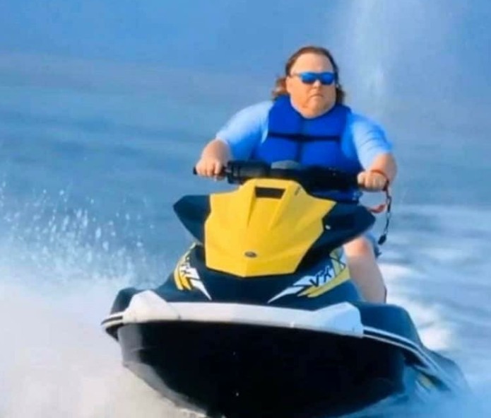 CoronavirusMem4's tweet photo. Me after 6 weeks of delivery and getting my $1200 government check. #coronavirusmemes #Stimuluscheck https://t.co/oEJ6HFA41f