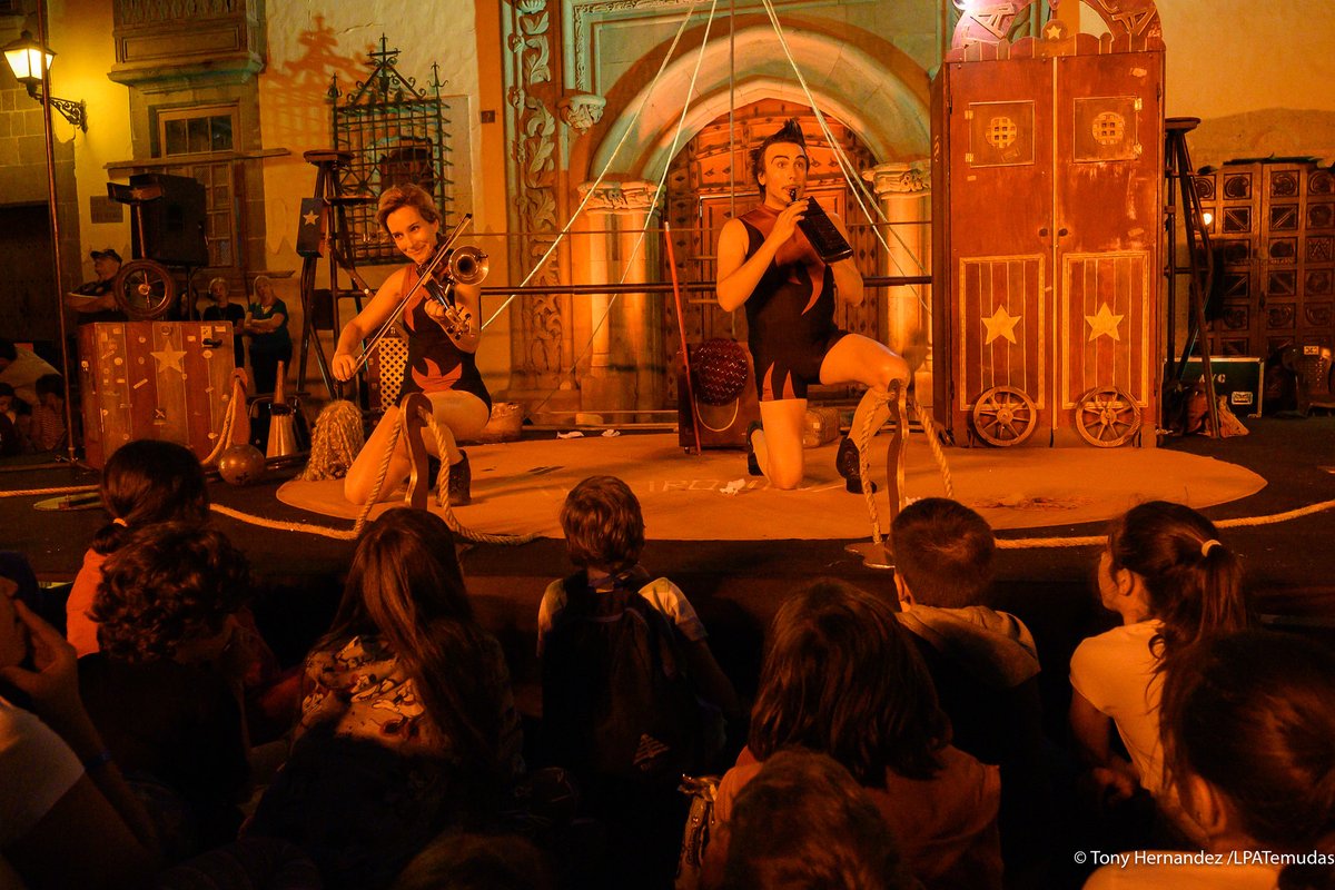 LpaCultura's tweet photo. #DíaMundialTeatro y #YoMeQuedoEnCasa
hashtags que tienen que convivir 🎭🏘
Compartimos la ilusión de un pronto reencuentro:
Texto de @LaVanguardia, haz tu menú teatral gratis y desde casa
https://t.co/BGgm2qzFsT
Último álbum de fotos de #TEMUDASFest
https://t.co/nJG2dOx65e https://t.co/mTpyBY3e9h