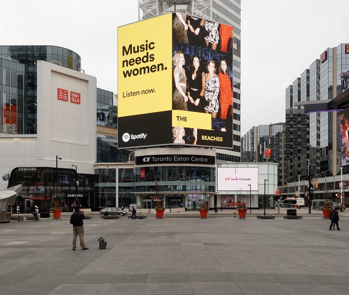 thebeaches's tweet photo. Thanks @SpotifyCanada you’re right - MUSIC NEEDS WOMEN.
👭👭
Very cool to be on a billboard in Y&amp;D Square, but don’t worry this is a webcam shot we are @ HOME. Stay inside and listen to more music, we’ll see you soon friends. Xo
@umusic https://t.co/1aARd8o8YH
