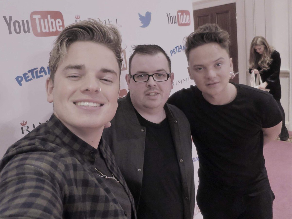 officialbarnsey's tweet photo. Haha last old photo (for tonight anyway...) with @ConorMaynard &amp; @Jack_Maynard23 in London at the 2016 #BONCAs! Such a brilliant night.... https://t.co/BmBVF2I1oP