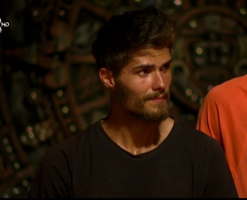 Ulan anasi babasi boşanıp da iki tarafin da istemedigi cocuga cevirdiniz adami.. gel barış bizim eve biz bakariz sana hep evdeyiz zaten çıkamıyoz bi yere 

#survivor2020