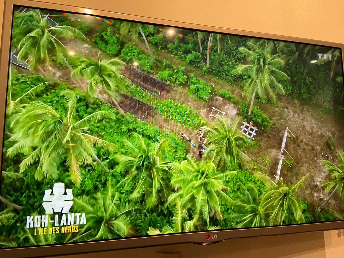 allo_elsa's tweet photo. #KohLanta Eh.. la déforestation pour une épreuve on en parle ? https://t.co/GFQheEUU2X