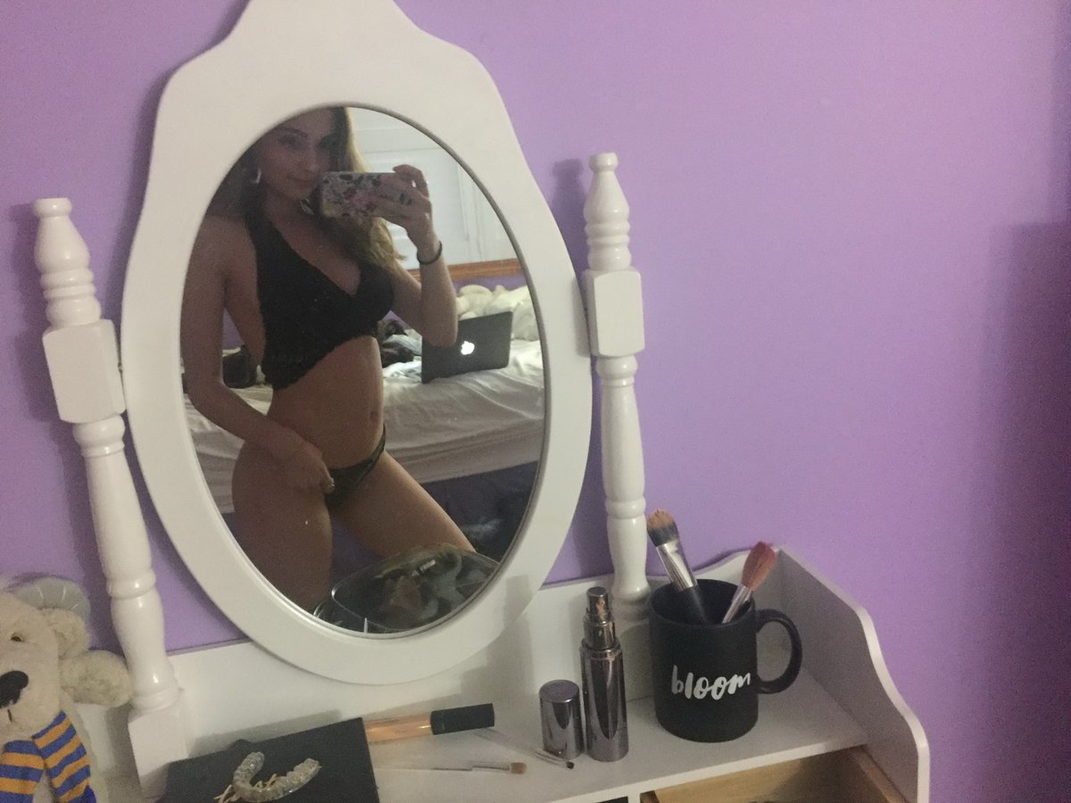 letlaurendoit's tweet photo. Ignore the bad quality and enjoy my ass in my favourite set xx #horny #cumslut https://t.co/cgQmHEGroM