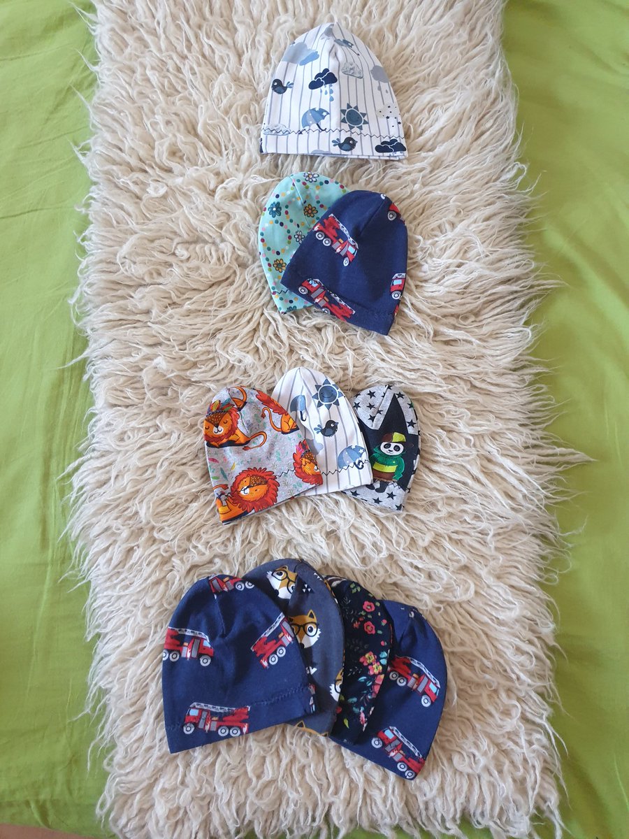 LSkepticon's tweet photo. Wir bleiben natürlich auch Zuhause und nutzen die Zeit. 
28 Teilchen sind für Frühchen entstanden und dazu noch zig Mundschutzmasken. 

#StayAtHome #helfenhilft https://t.co/Or9ehuCSKv
