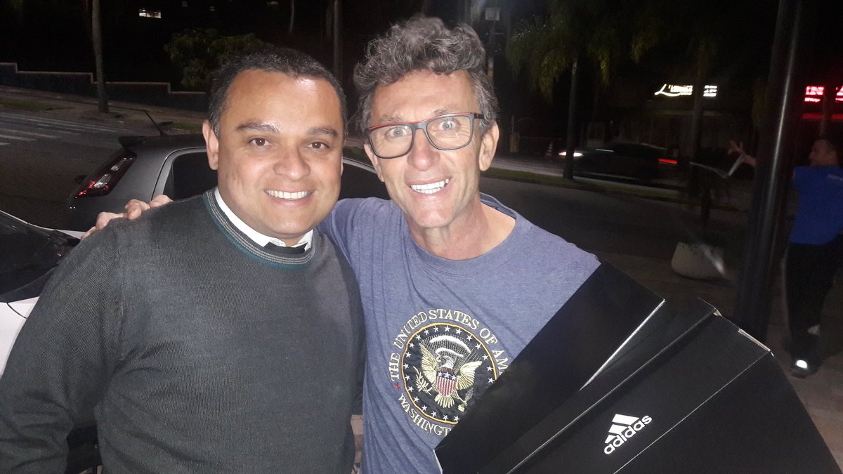 ligaplenitude's tweet photo. Tive a honra de conhecer o craque @10neto 
#FiqueEmCasa #cartola #cartoleiro #cartoleira #ge #sp #SporTV #brasileirão #influencersleague #mitos #ligadopatao #ligaplenitude #saoremo #raposotavares #jdconceicao #futebol #brasil #vaicorinthians #SporTV #cbf #band  #osdonosdabola #sp https://t.co/4lNC1nDWzY
