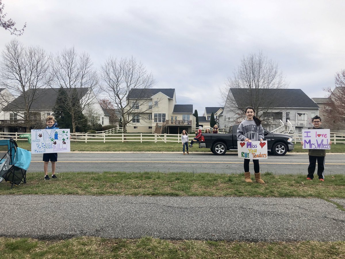 sharonbean76's tweet photo. Love our school - Round Hill Elementary!  Thanks so much to all of the teachers that came out today for the teacher parade.  It means so much to the kids who miss you terribly. Glad to see everyone maintaining proper social distancing!  @RoundHillES @MrsWheels2nd https://t.co/OOXT9qvj7I