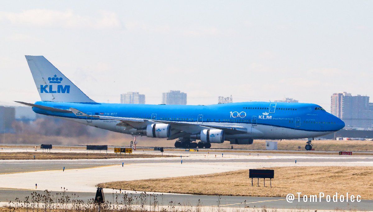 TomPodolec's tweet photo. PHOTOS KLM #KL691 arriving in Toronto from Amsterdam. Sadly this is likely the last flight to YYZ for their #QueenOfTheSkies as they are set to be retired within days.
PH-BFT Boeing 747-400M https://t.co/LeXYXrQvLp