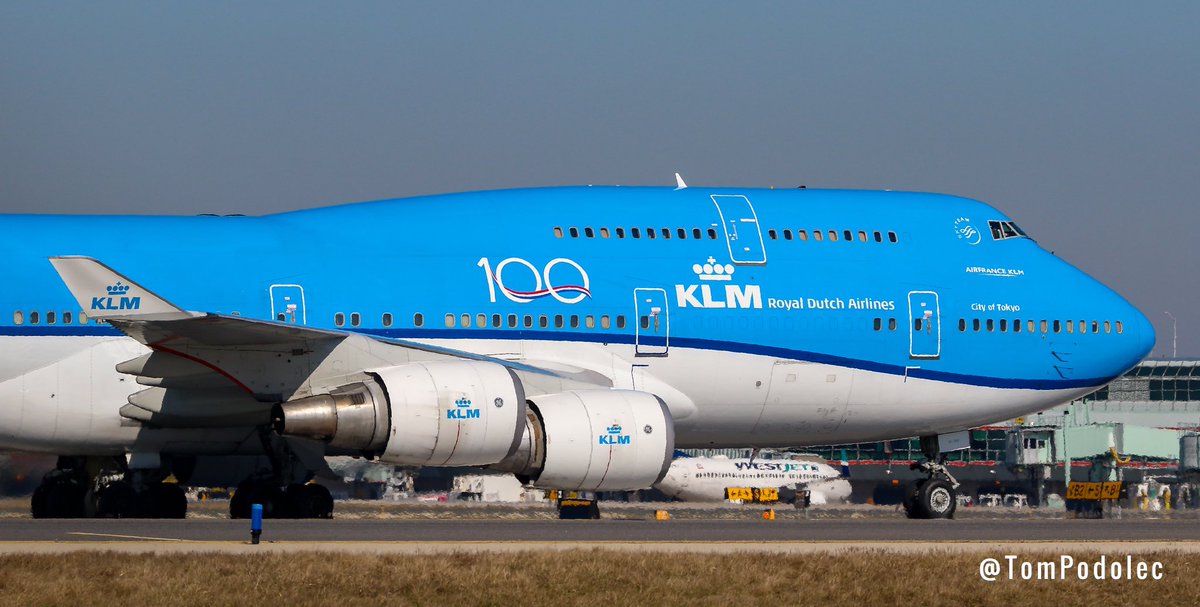 TomPodolec's tweet photo. PHOTOS KLM #KL691 arriving in Toronto from Amsterdam. Sadly this is likely the last flight to YYZ for their #QueenOfTheSkies as they are set to be retired within days.
PH-BFT Boeing 747-400M https://t.co/LeXYXrQvLp