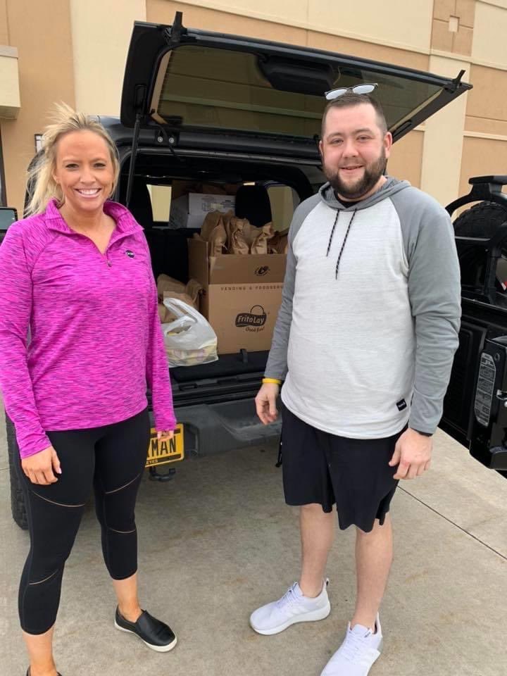 FullCircleNEIA's tweet photo. A HUGE thank you to Damons Sports Bar and Grill in Waterloo, First Street Deli in Independence, and Bents Smokehouse &amp; Pub in Westgate for helping us get meals out to those in need today! https://t.co/1eqGU8LUkP