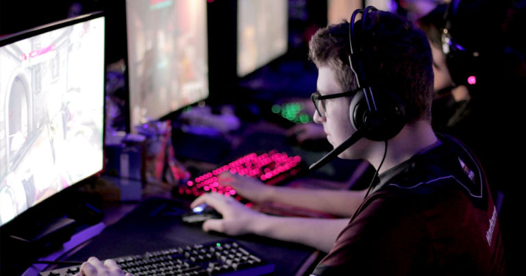 eyebeehumanhive's tweet photo. Goddamn, I Guess We Need to Get Into eSports Now https://t.co/VrFBz2CHOy https://t.co/6JOluxbxUv
