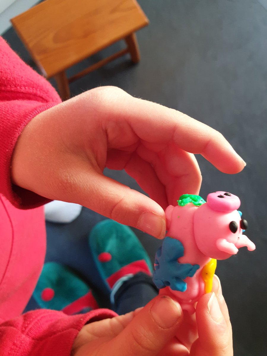 Charklie's tweet image. Nia is very pleased with her new writing star -pig! @Stukeley2015 @stukeleymeadows #remotelearning #ourschoolisawesome