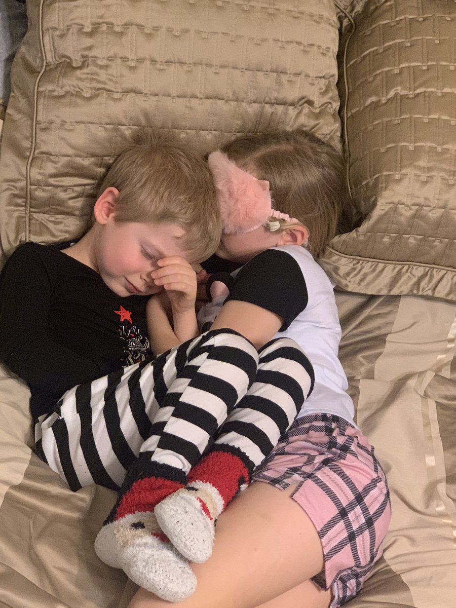 BrettWidner's tweet photo. Continuing to have fun dinners with the family. PJ night tonight. https://t.co/oZYUUDO7X6