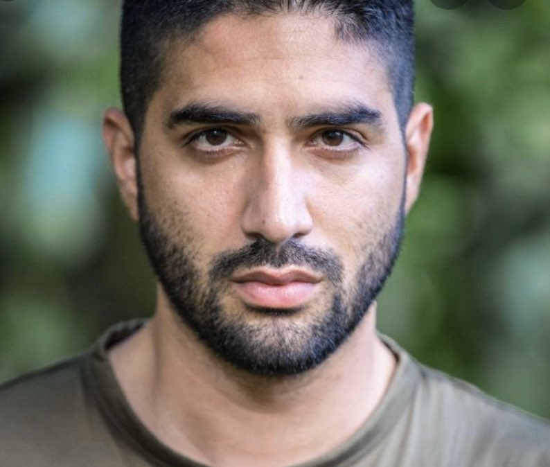 accceeeeel's tweet photo. Mdrrrr je crois qu’Ahmad va faire camp à part dorénavant il va faire sa propre cabane son propre feu  #KohLanta https://t.co/l2gT4IMG92
