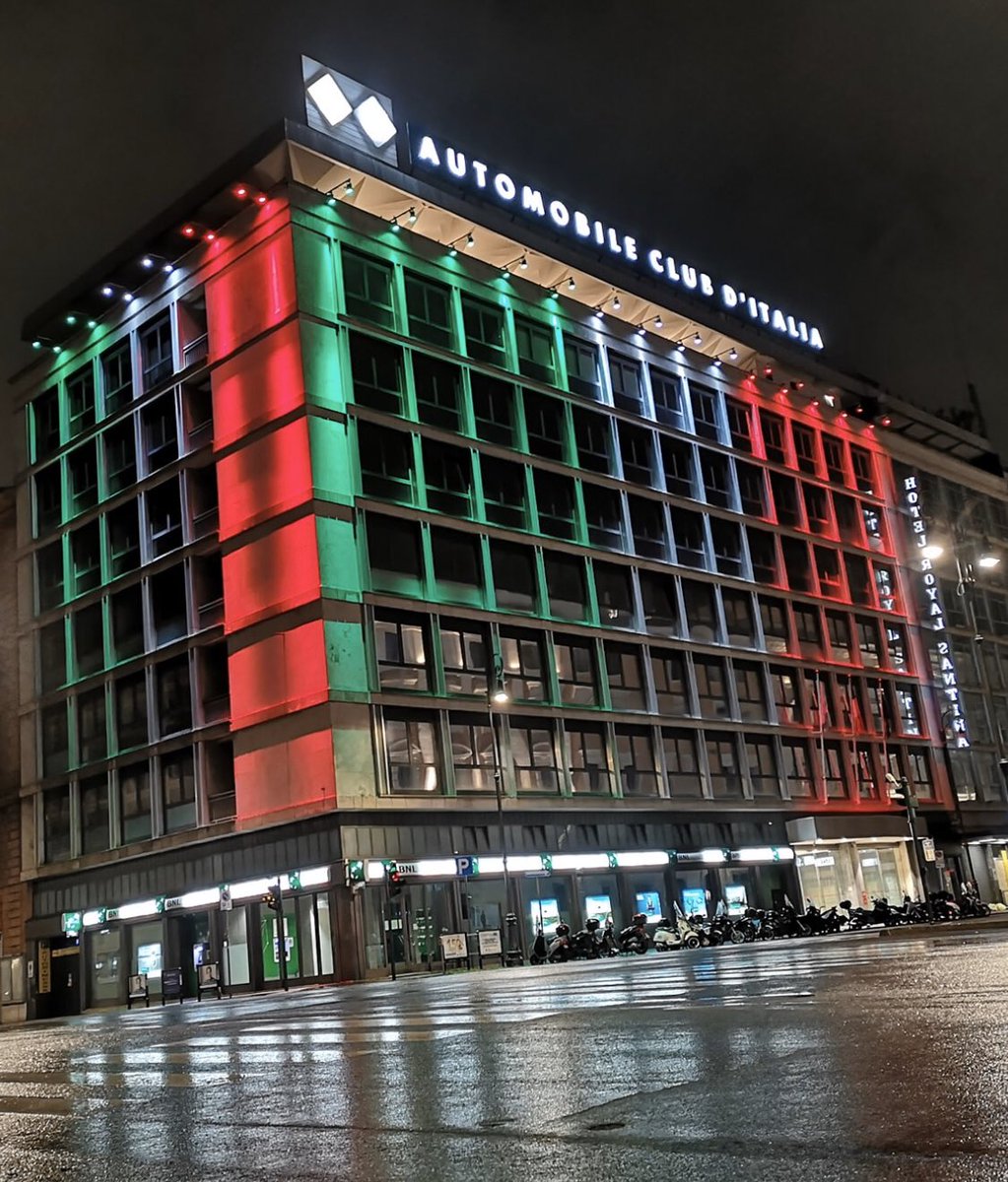 PresidenteACI's tweet photo. Con #italianelcuore siamo al fianco di chi lotta contro il #coronavirus e di chi #restaacasa. Stasera la sede di @ACI_Italia si veste orgogliosamente con un tricolore carico di emozione. https://t.co/OOrzBCc3M4