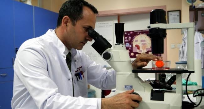 COVİD-19'a karşı aşı geliştirmek için TÜBİTAK 1004 Programı kapsamında "İnaktif Covid-19 Aşısı Geliştirilmesi" Projesi ekibinde Veteriner Fakültemiz Öğ. Üyemiz Prof. Dr. Kadir Yeşilbağ hocamız da yer aldı. Kendisini tebrik ediyor, projenin başarıya ulaşmasını diliyoruz. #tübitak