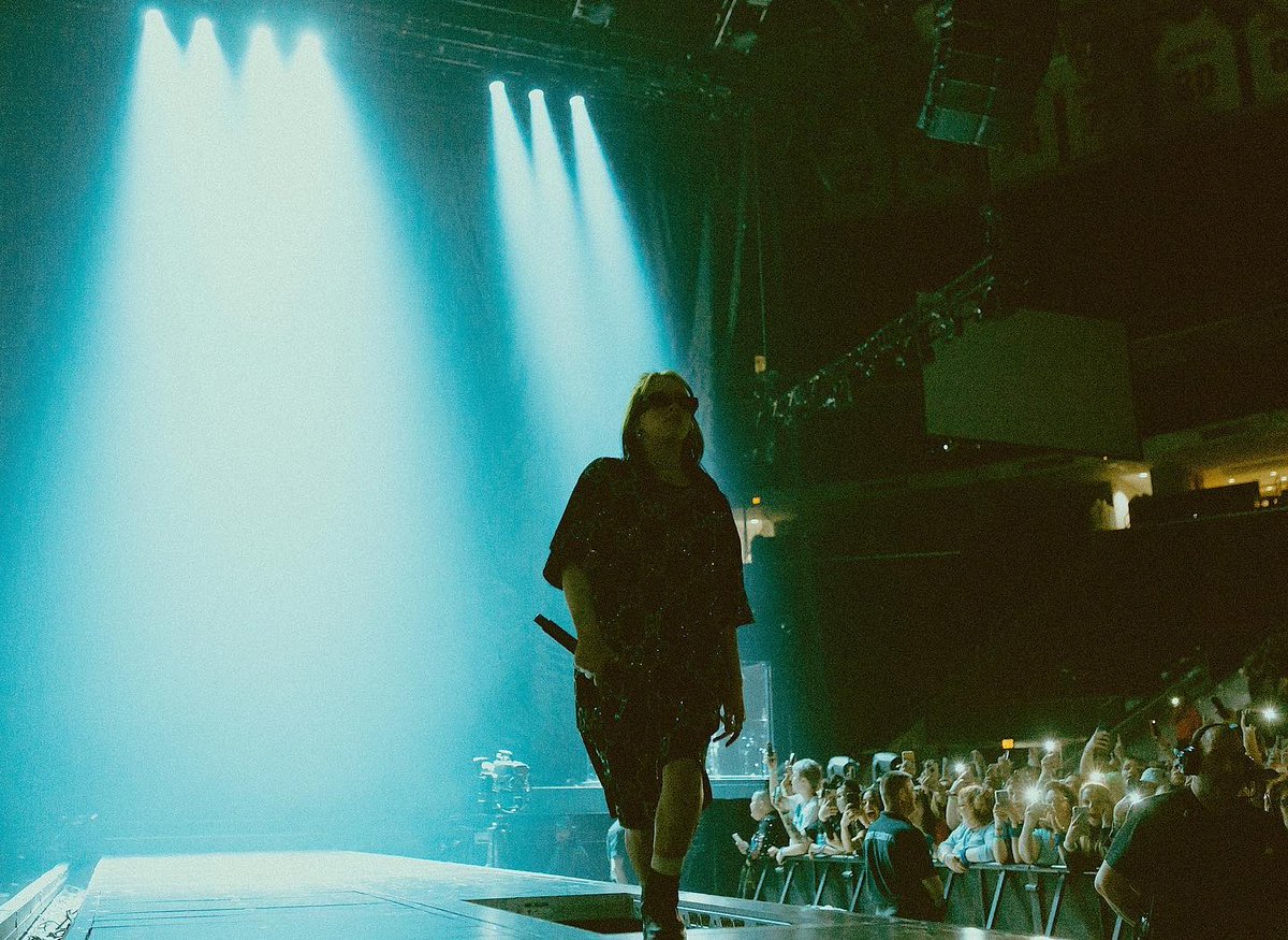 kristinvvelch's tweet photo. Dopest shit I’ve ever seen👾 @billieeilish x @finneas https://t.co/ZCb9tZkyT8