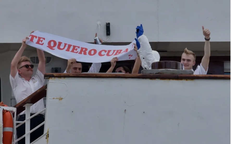AndrsMenndezDa1's tweet photo. La bienvenida de #Cusba-a un crucero contaminado de covid_19 es el reflejo de un largo patron de compromiso humanitario global #CubaSalva #CubaEaSalud #CubaEsSolidaridad @BrenanKendri @KevinAl90801465 https://t.co/cn7t3T4kNY