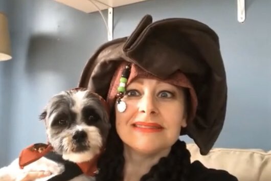 Read Not A Box along with this scallawag, Gizmo! youtu.be/pEc2r4TOJwE <a href="/sayre_pto/">Sayre Elementary PTO</a> #SayreSharks