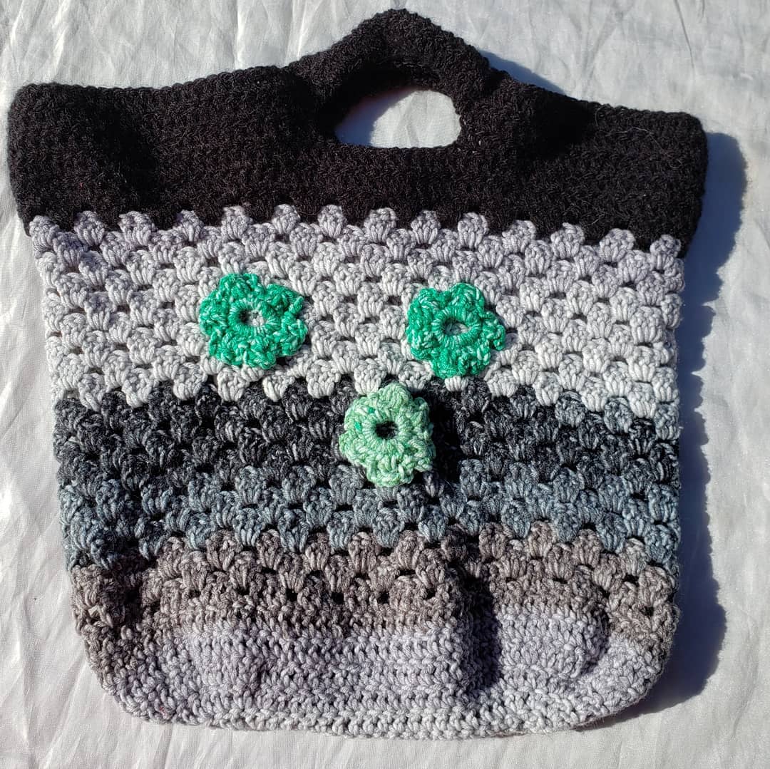 catlikehazel's tweet photo. I made up a couple of Market Bag. Hppe you like it

#crochet #crochetlife #crochetadict #crochetersofinstagram #yarnlove
#yarnaddiction #lionbrandyarn #loveofyarn #loveofcrochet #cancer #cancersucks #cancernotstoppingme #cancerwarrior https://t.co/x4SycHA7Ep