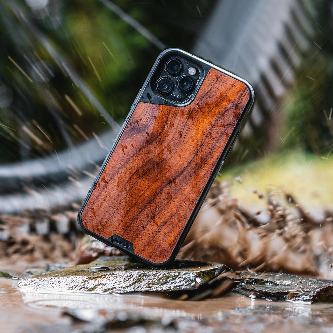 MousCase's tweet photo. We take it to the next level in extreme phone case protection. To help us, we enlisted some downhill mountain bikers to see how Mous' level of protection stacks up.
.
.
.
.
.
#mouscase #dropeverything #iphonecase #protectivephonecase #phonecase #revolutionbikepark @revolutionbp https://t.co/TCwQzmSMrX