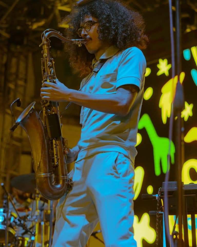 Felicitemos <a href="/jonerarellano/">Jonathan Arellano</a> por su cumpleaños 
¿LES GUSTARÍA QUE HICIÉRAMOS STREAMING del show que presentaremos en @cracovia32 después de la contingencia?
Qué quieren que toquemos para ustedes además de la nueva canción que tenemos preparada #LaVitaELaCantina
#neoswing