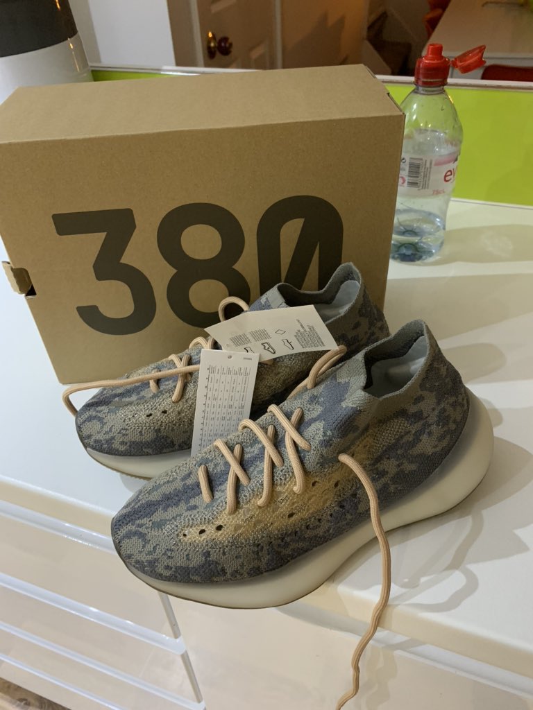 patchwalker13's tweet image. Anyone fancy these @adidas #yeezy #380 #boost half a size too small for my wife size 6...rather someone had them than send them back as sold out...dm for price