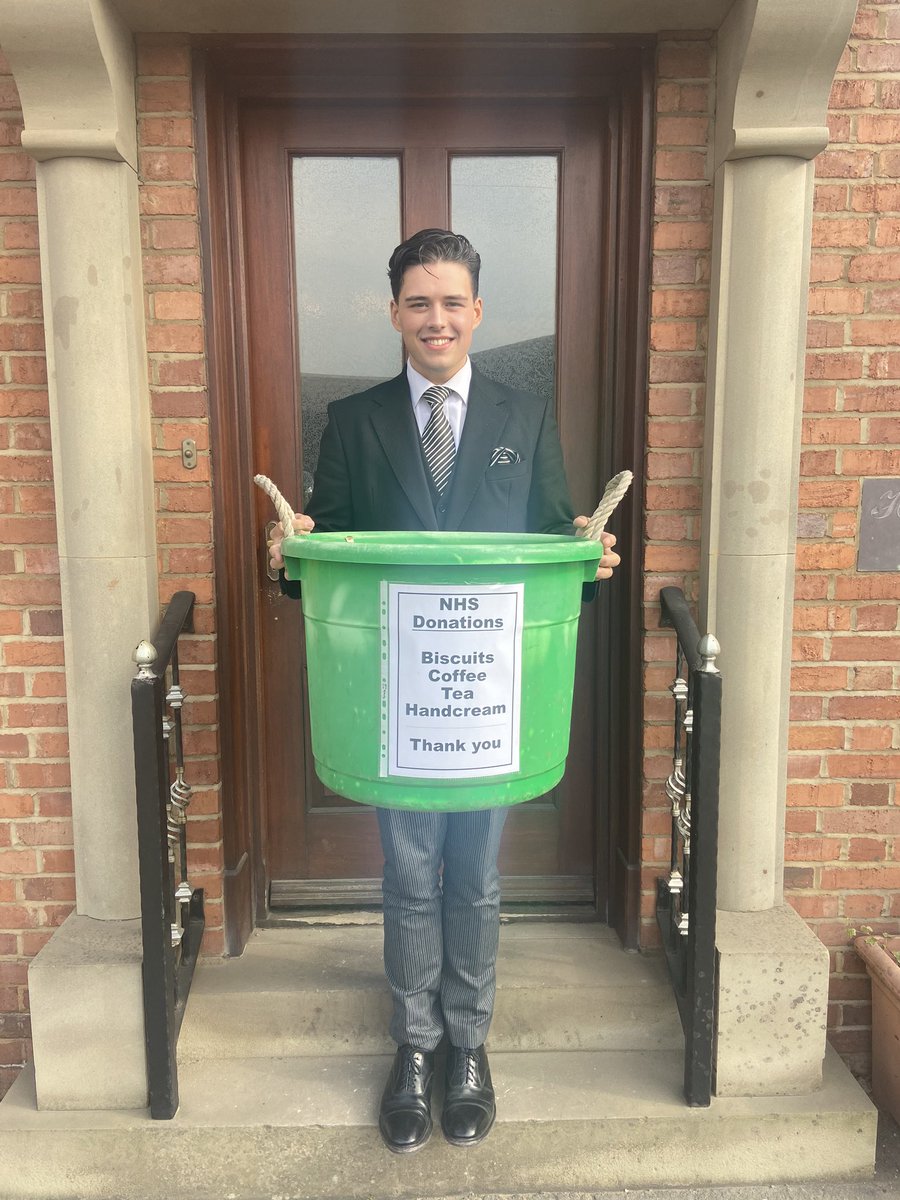 GArthurActor's tweet photo. Doing my part at work to show my appreciation for NHS staff! #NHS #ApplaudOurHeroes https://t.co/9pzjBSnsyD