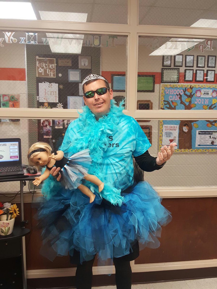 mbhouston05's tweet photo. Today was such a happy and a sad one..... happy I got to see so many @SedgeGardenES students, parents and my work family! Sad because today is the last day @donaldgwyatt will be right down the hall.... he will be greatly missed! These pictures were taken many years ago!🤪 https://t.co/18BN4Md9QR