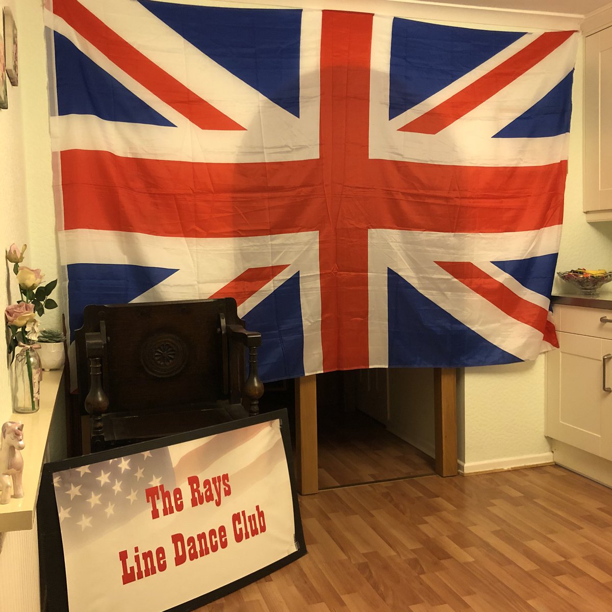 TheRaysLDC's tweet image. Still buzzing - I did a FB Live on my Rays Line Dance Club page tonight!  Had to cancel classes due to you know what so dd the next best thing.  I was really nervous but did it.  Do you like my flag 🇬🇧#linedance #linedanceclass #onlineclass #dancingathome #maidenhead #taplow