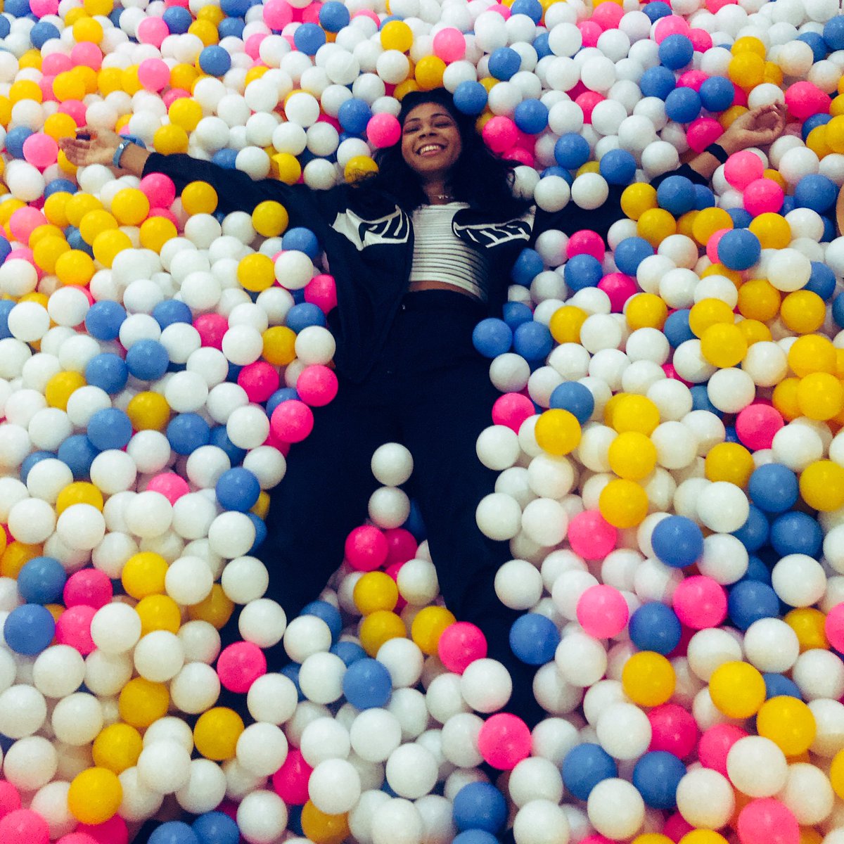 ARI_LOVE21's tweet photo. Wake me up when social distancing is over. Do your part — Stay healthy loves 💖 #COVID19 https://t.co/tyjfpbNrbH