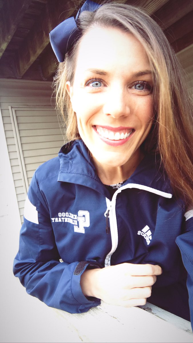 msruesink's tweet image. I love my school!  Happy Friday!! 💙#GLCSvirtualspiritweek #glcs #glcskellogg