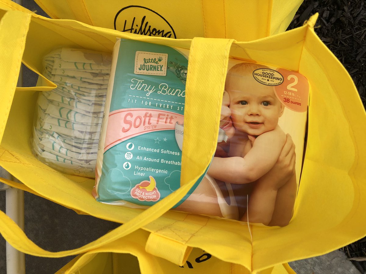 .<a href="/41actionnews/">41ActionNews</a> #WeSeeYouKSHB  free bags of groceries were distributed to about 200 people tonight at Chicken N Pickle in NKC. Baby items also given out. The groceries were collected this week from a food drive in partnership with House of Hope Midwest and Hillsong Church.