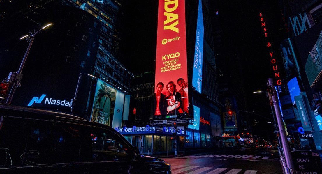 Zara Larsson Access  on Twitter: "Times Square ✨ #LikeItIs  https://t.co/fQGIUzKwX9 https://t.co/ok7b0M2868" / Twitter