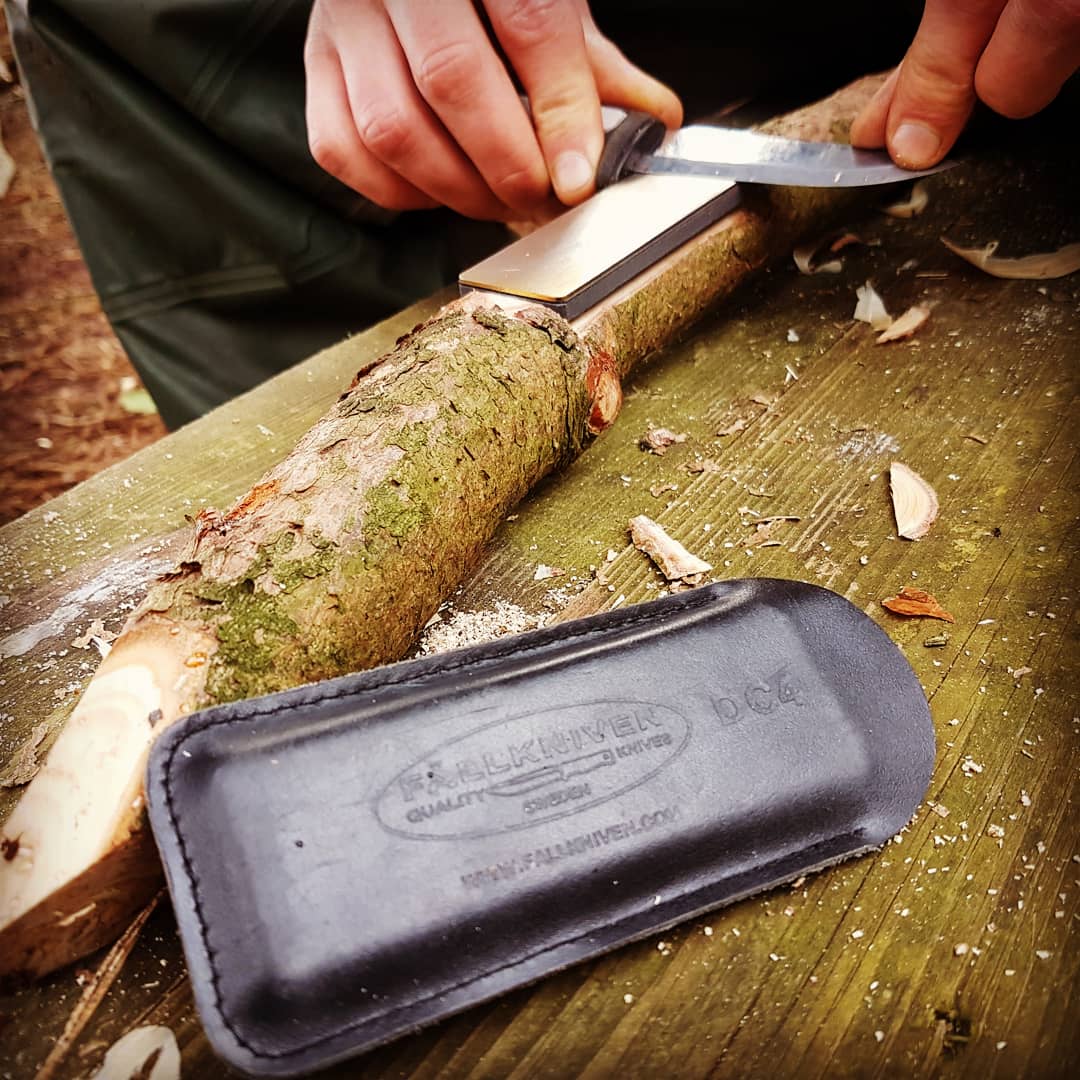 AndyL_Bushcraft's tweet photo. Having trouble keeping your #Fallkniven #DC4 sharpening stone still? Give this setup a try, my students find that it works really well 👍
#Bushcraft #survival #survivalskills #outdoors #getoutthere #adventure #outdoorskills #woodsman #bushcraftknife #morakniv https://t.co/rsug5fiTAF