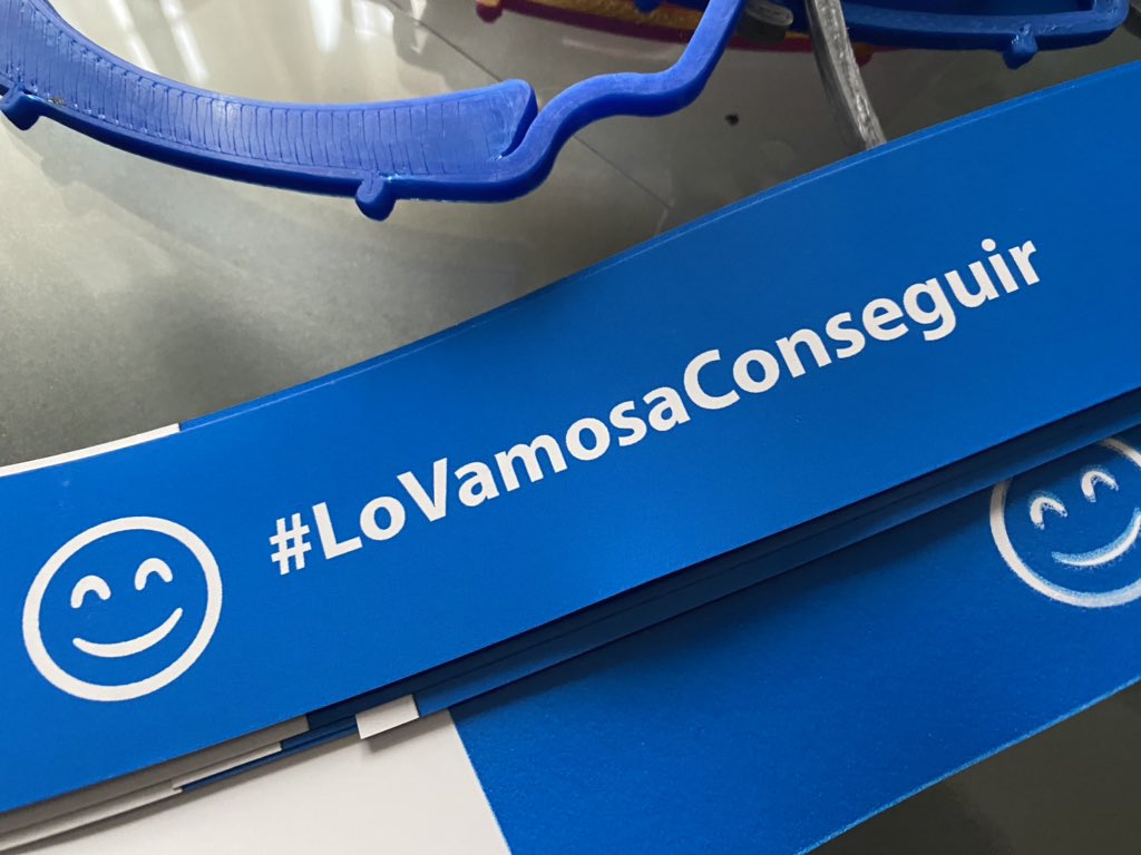 RotulosStudio's tweet image. Mañana 100 sanitarios del Hospital Clinico de Granada , pondran disponer de estas mascarillas de proteccion facial que estamos preparando para donarlas. Fabricacion en impresion 3D y otras en poliestileno. Todo sea por ayudar a nuestros sanitarios cuando mas lo necesitan.