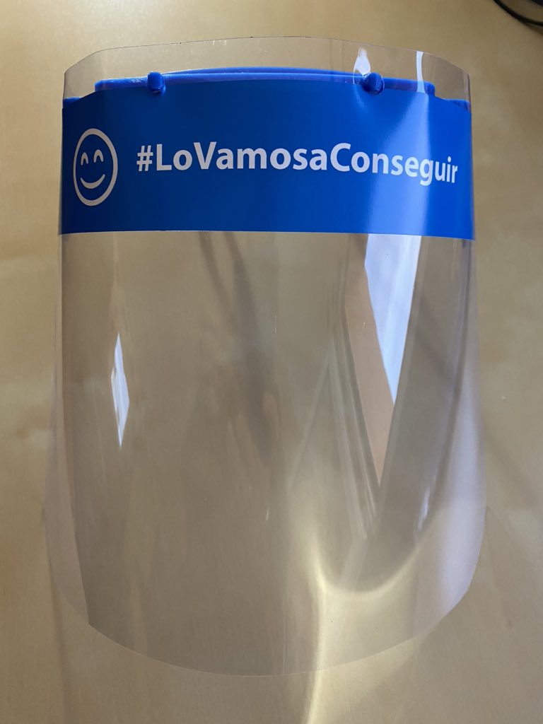 RotulosStudio's tweet image. Mañana 100 sanitarios del Hospital Clinico de Granada , pondran disponer de estas mascarillas de proteccion facial que estamos preparando para donarlas. Fabricacion en impresion 3D y otras en poliestileno. Todo sea por ayudar a nuestros sanitarios cuando mas lo necesitan.