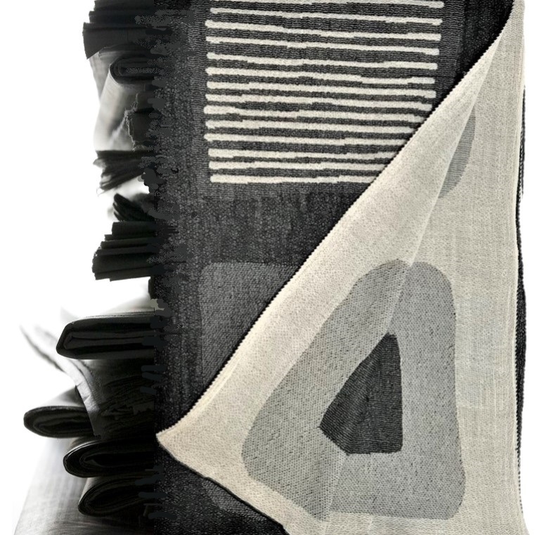 NUNOtextiles's tweet photo. Inspired by the way ink bleeds on Japanese washi paper, NUNO’s oversized cotton “Stain” scarf is the perfect transitional wrap to take you from chilly spring days through cool summer nights.
#NUNOTextiles, #JapaneseFashion, #Scarf, #TextilesDesign https://t.co/UzmlyF4BzR
