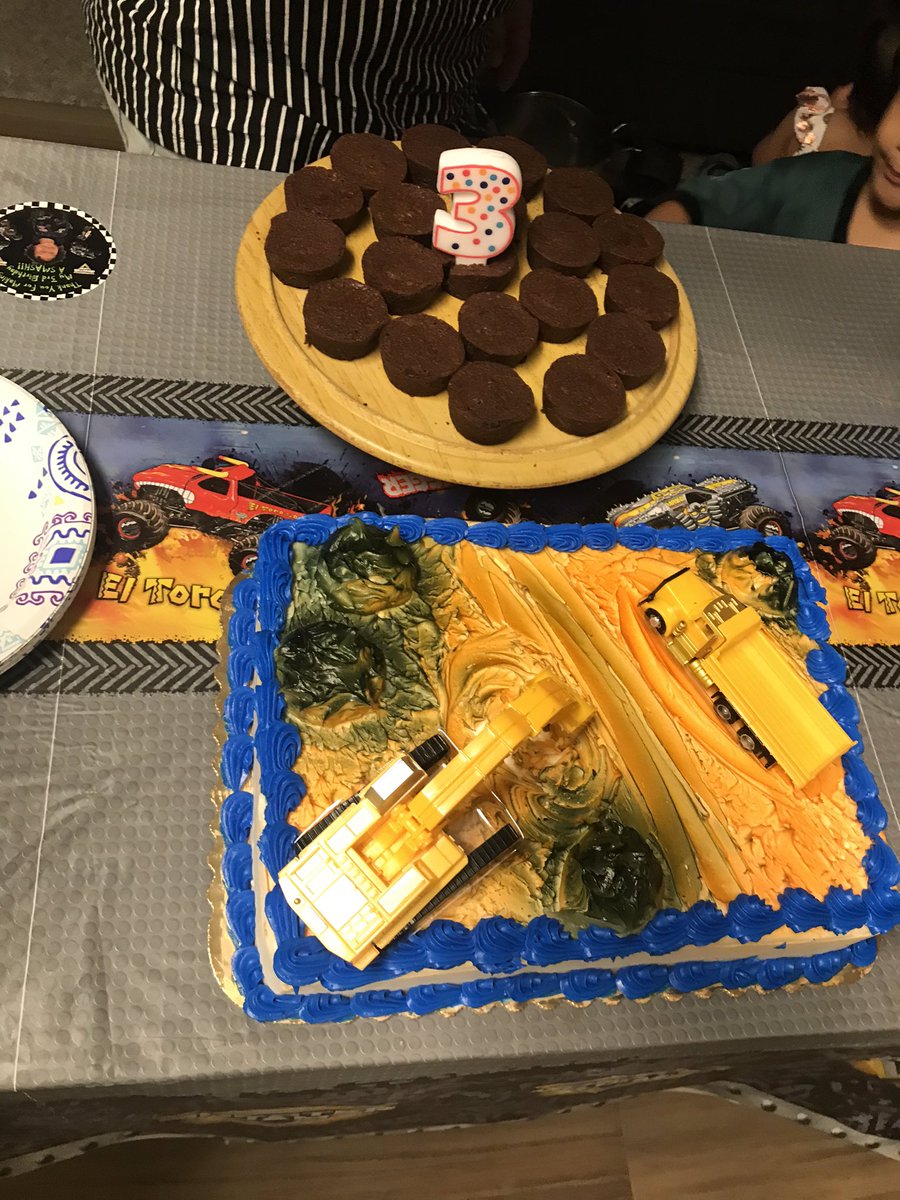 jaedeenn's tweet photo. It was a quarantine kine birthday🥴🎉❤️ did the best with what I had to make his day special!!🥰 I love you son, HAPPY 3rd BIRTHDAY😘 https://t.co/H2zwZDUGlh