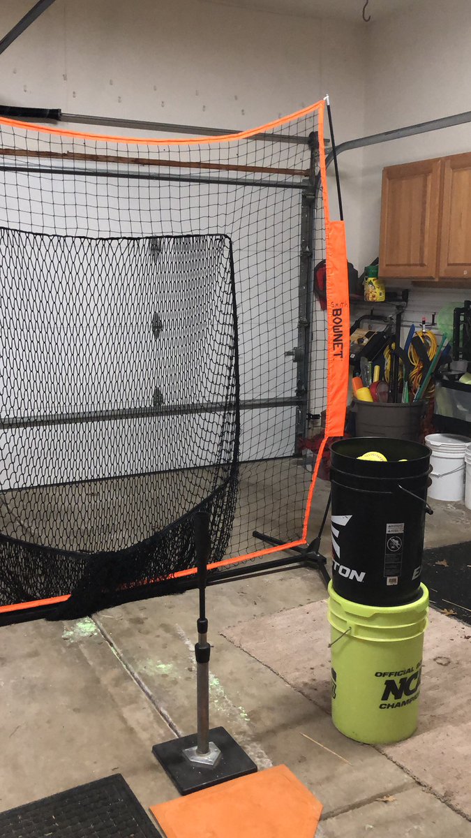 ellahsmith03's tweet photo. keeping up the reps even though i’m missing my fav hitting partner:( 
@shannhill23 @GNHSSball https://t.co/APYBzuI8Qn